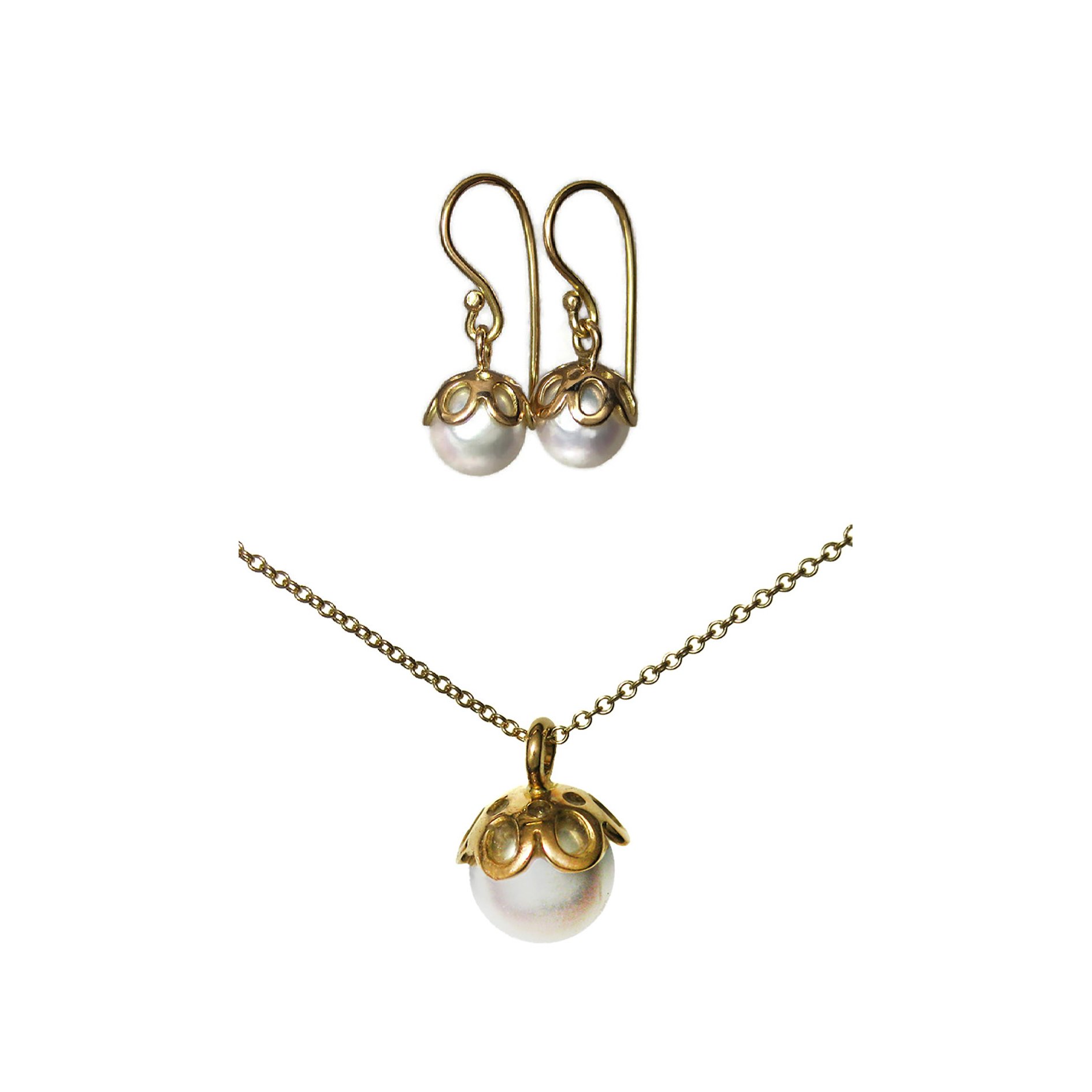 Set pendant & earrings: all three pearls are the same size, image is not proportionate